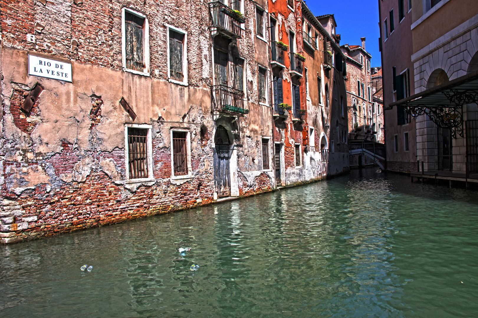 Venezianische Straßenkreuzung