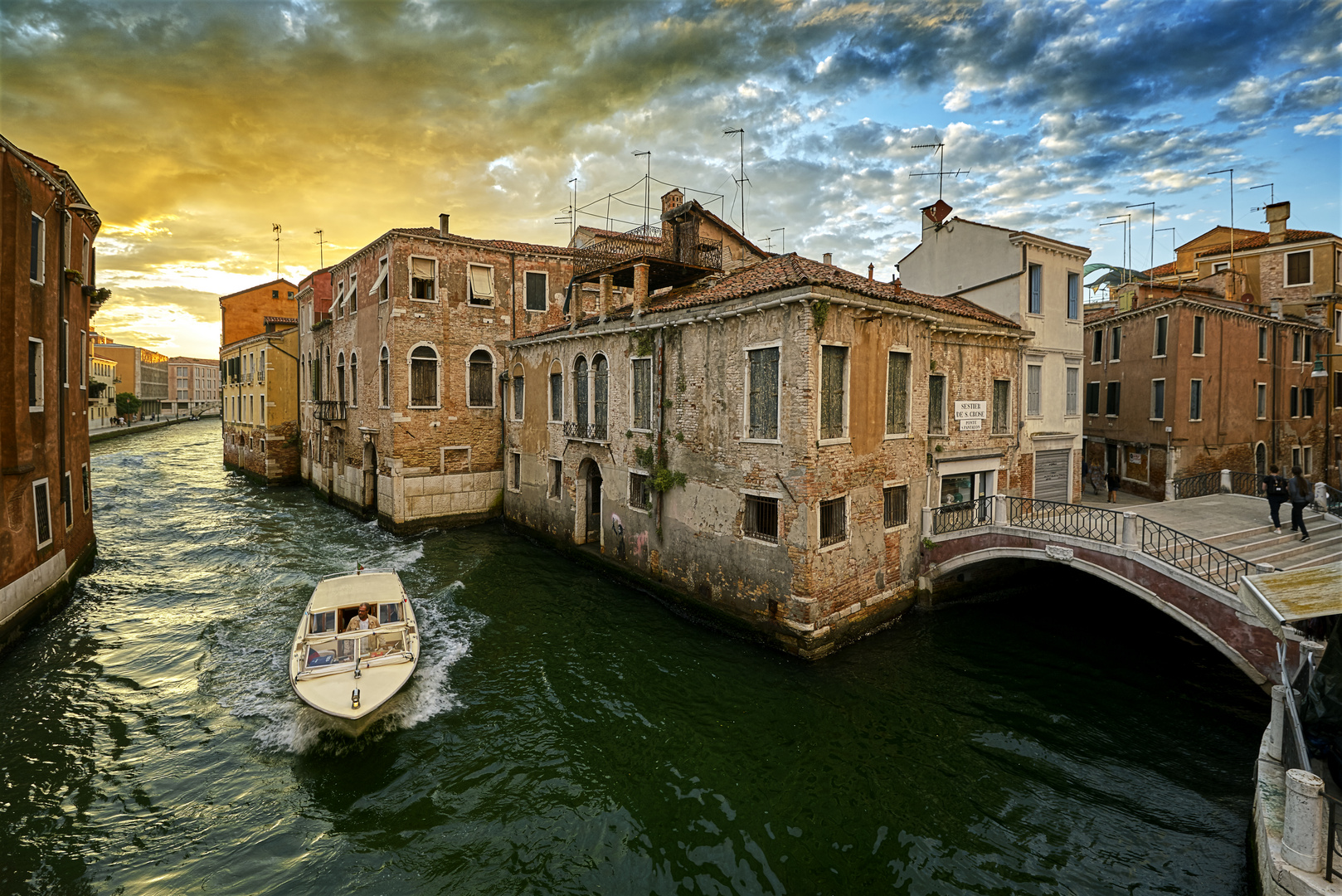 Venezianische Träume: Eine Reise durch die Kanäle und Gassen von Venedig