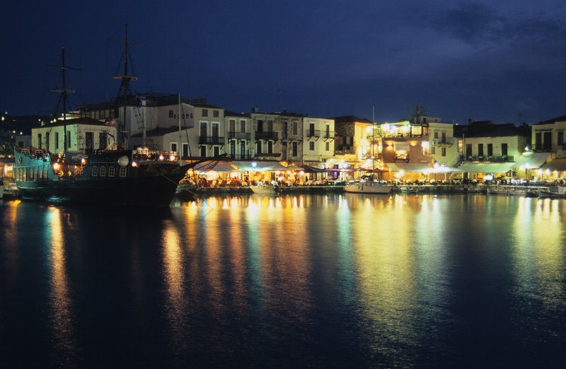 Venezianischer Hafen von Rethymnon bei Nacht