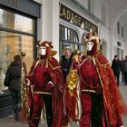 Venezianischer Karneval in Rotgold