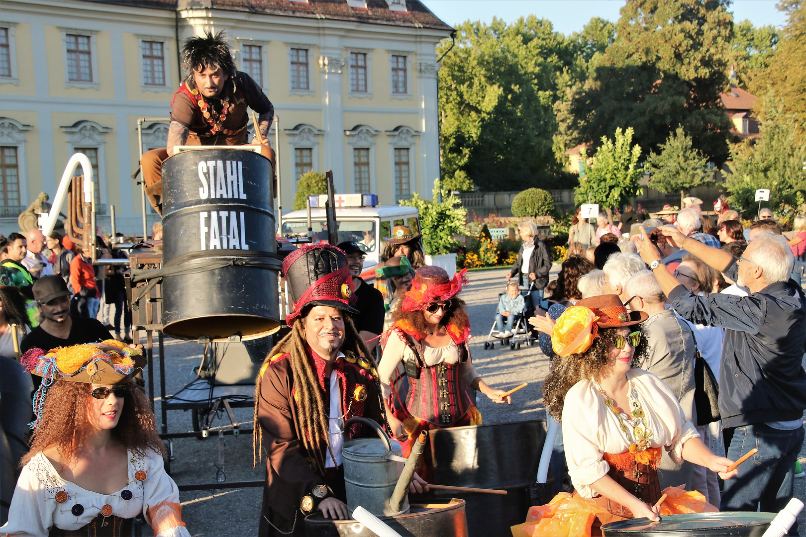 Venezianischer Kostümumzug im Schlosspark LB-62col +8Fotos