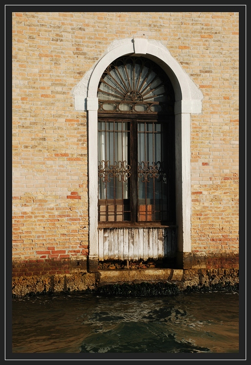 Venezianisches Fenster I
