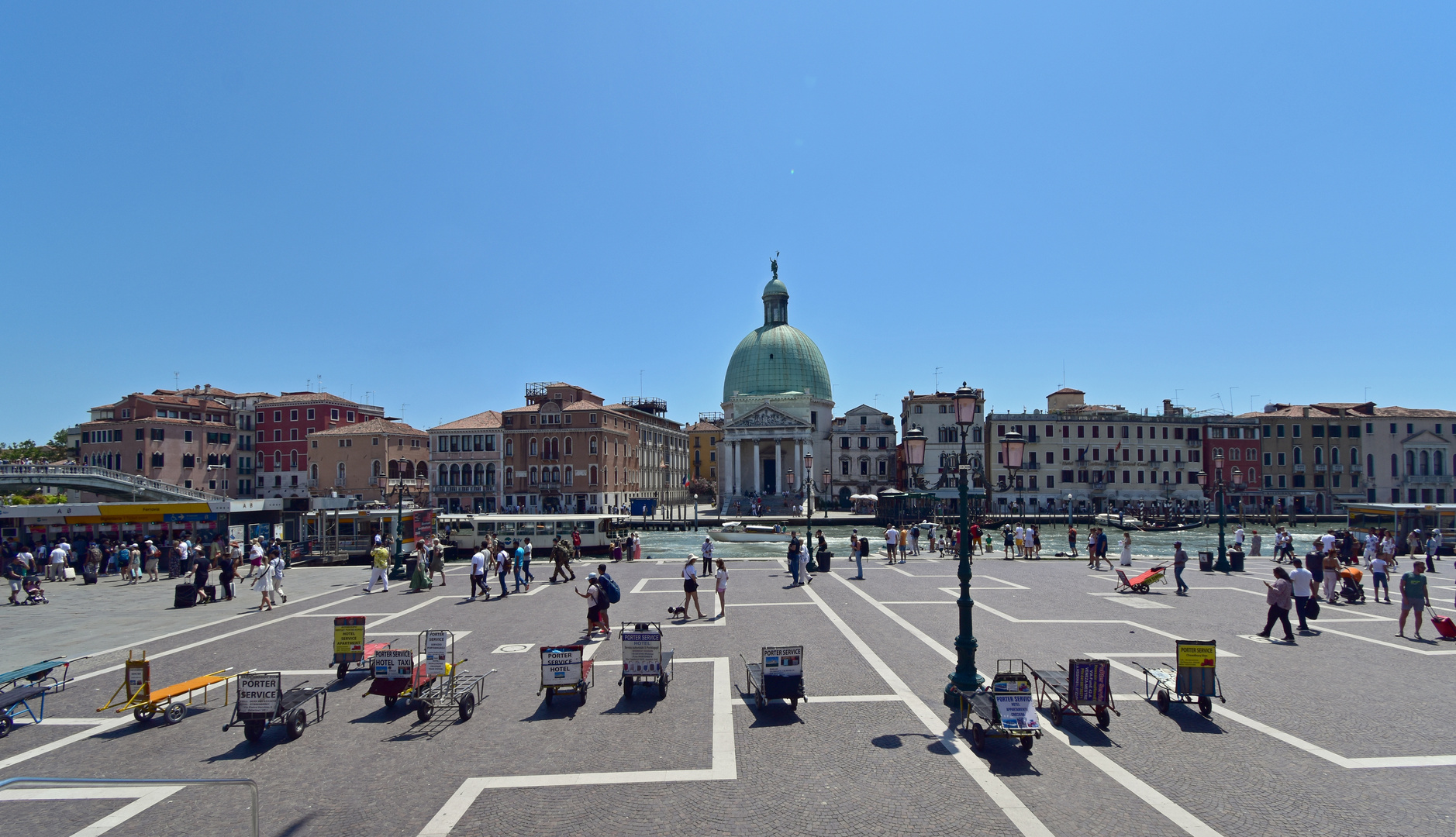 Venezia....Santa Lucia.... `ganz großer Bahnhof´