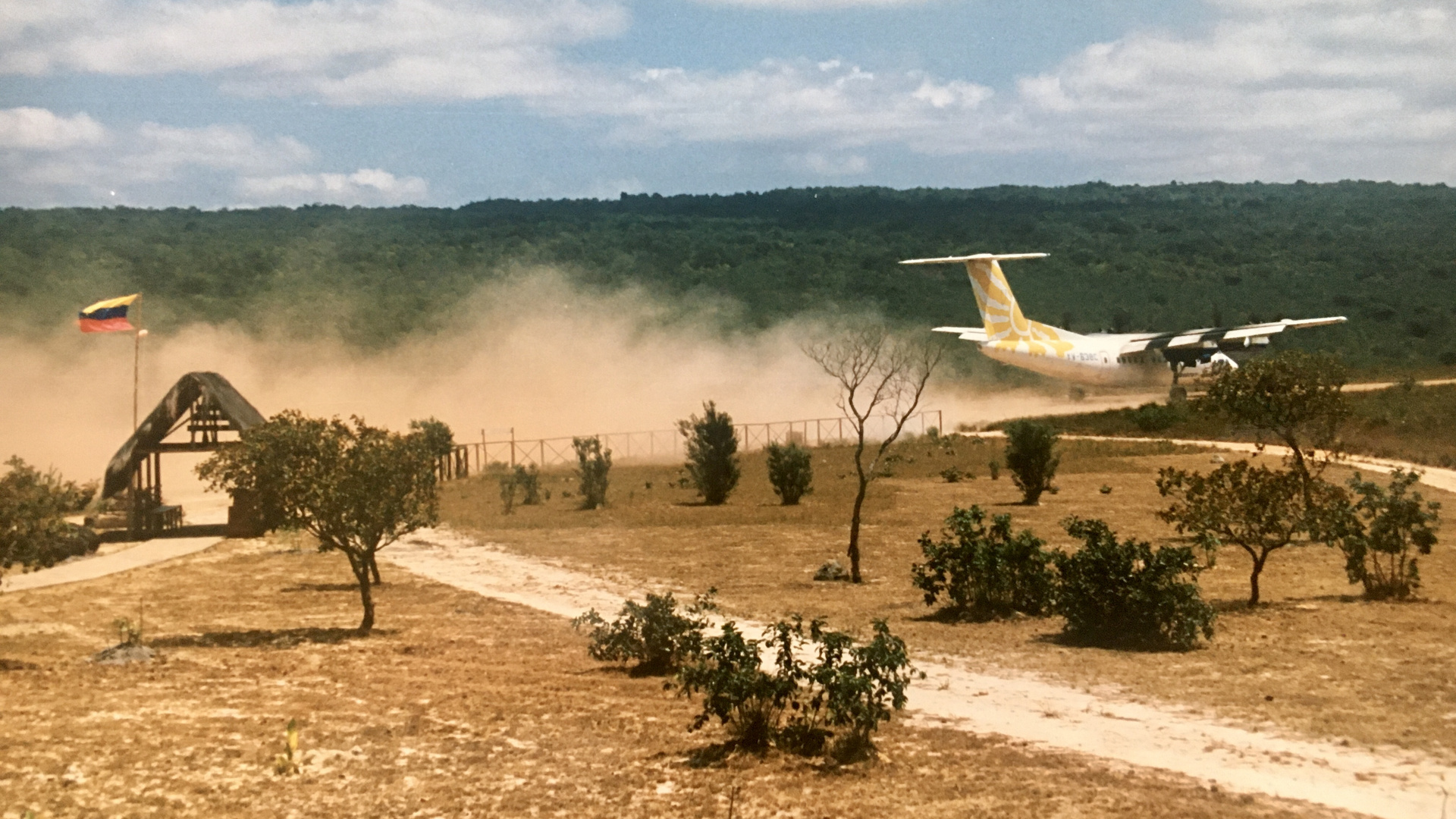 Venezuela (1998), Canaima Airport