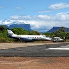 Venezuela 2007, Canaima-Airport, im Hintergrund die Tepui