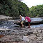 Venezuela 2007, mit dem Einbaum unterwegs auf einem Seitenfluß des Rio Caroni