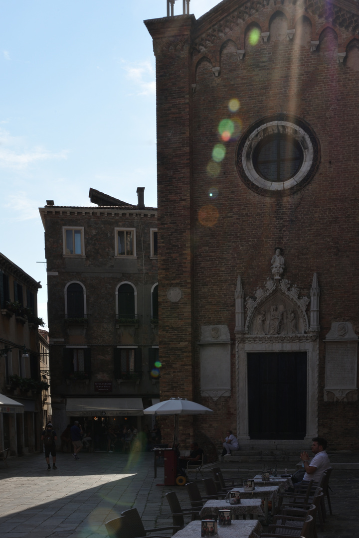 Venice Unchained 5/ September 2020 / an der Basilica S.Maria Gloriosa dei Frari