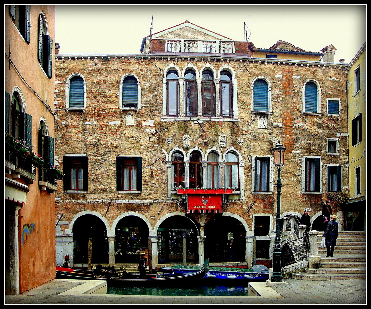 Venise intime et un peu de rouge 