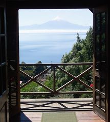 Ventana en Frutillar, Chile