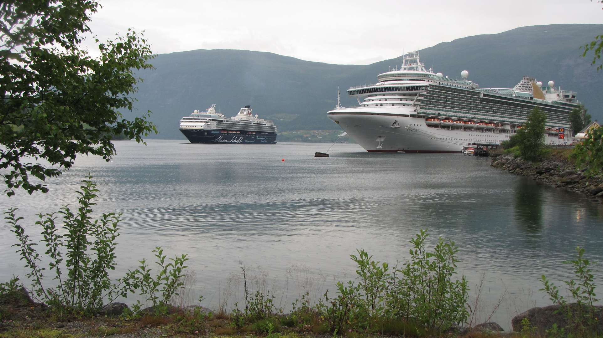 "Ventura" und "Mein Schiff 1" in Olde / Norwegen