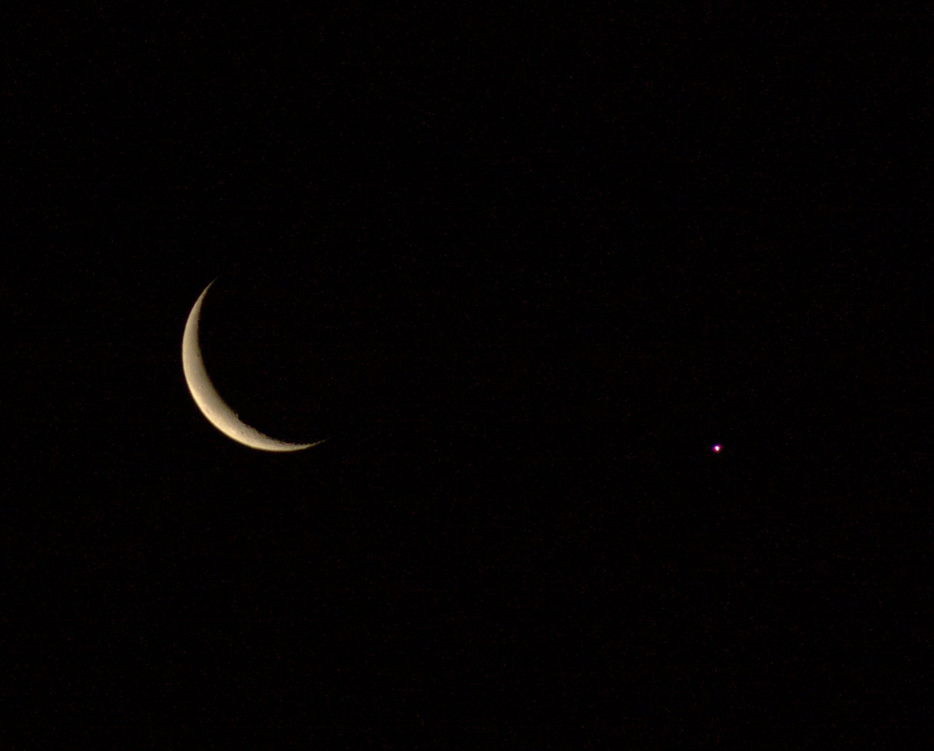 Venus und die abnehmende Mondsichel vor der Morgendämmerung am 01.03.2011