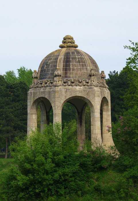 Venustempel im Grünen