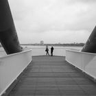 Verabredung auf der Hafenbrücke Düsseldorf.