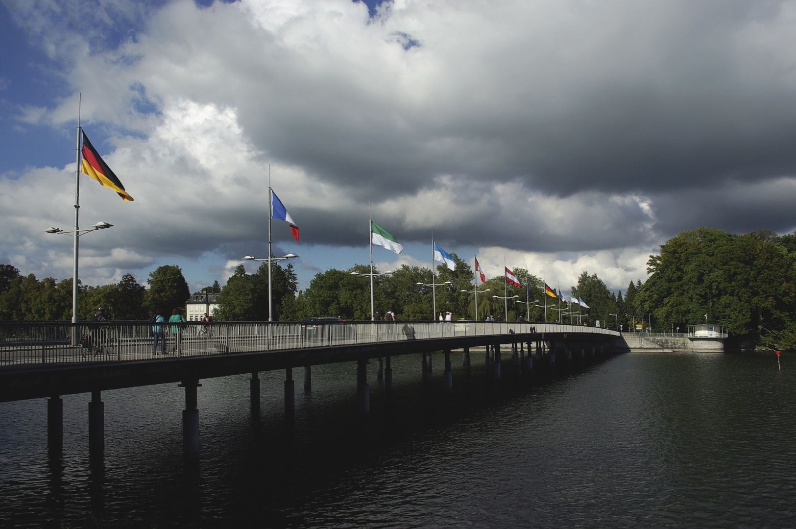Verbindung von Lindau Stadt zur Lindau Insel Foto & Bild landschaft