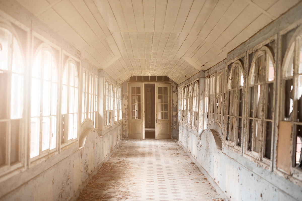 Verbindungsgang im verlassenen Sanatorium Hohenlychen