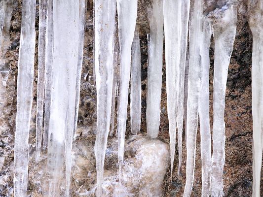 VERBORGENE WELT DER EISZAPFEN