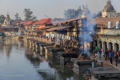 Verbrennungsstätten am Fluss Bagmati