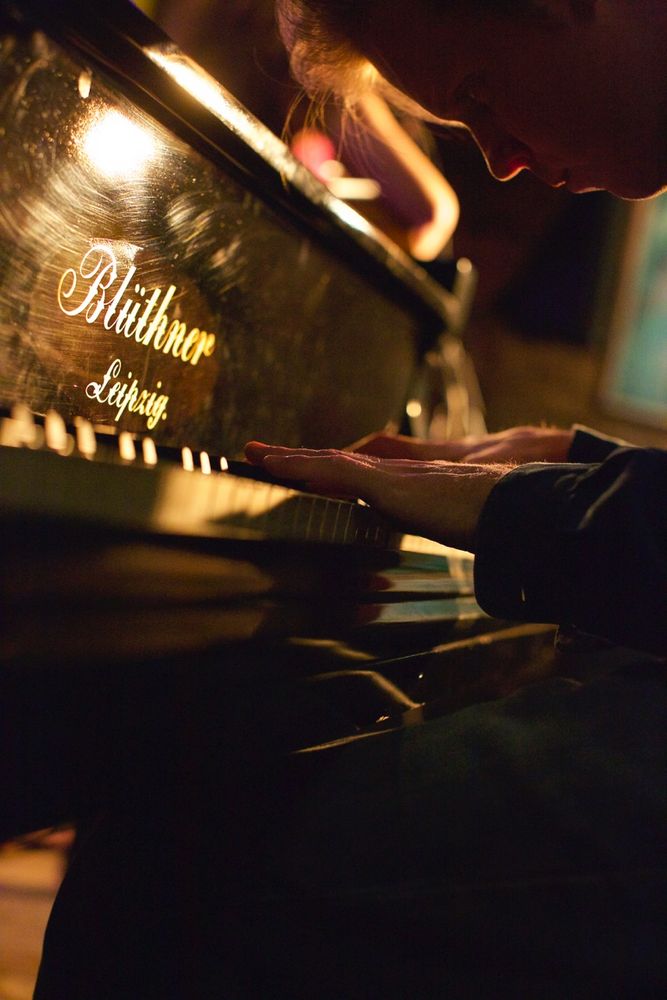 Verbunden mit dem Piano