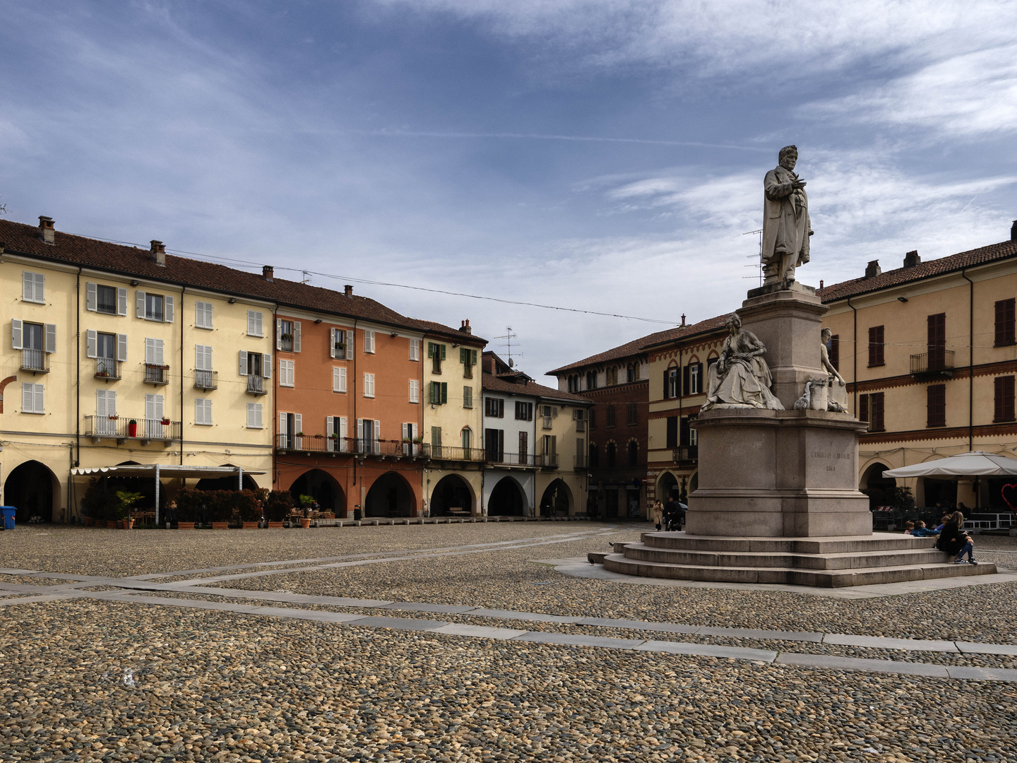 Vercelli, Piazza Cavour