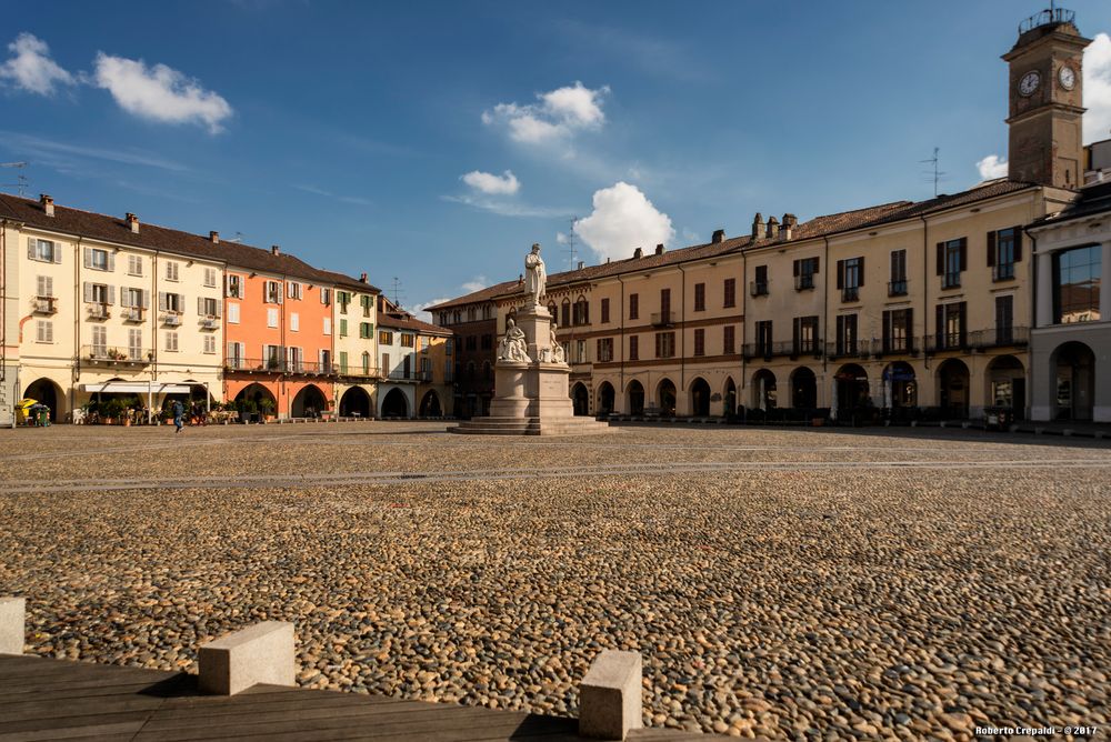 Vercelli, Piazza Cavour