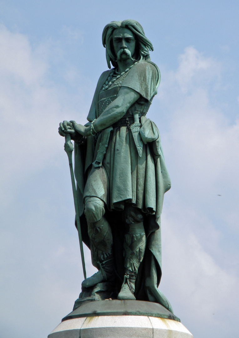 Vercingétorix, Site d'Alésia, Côte d'Or - Chef Gaulois - Statue d'Aimé Millet (6,60m de hauteur