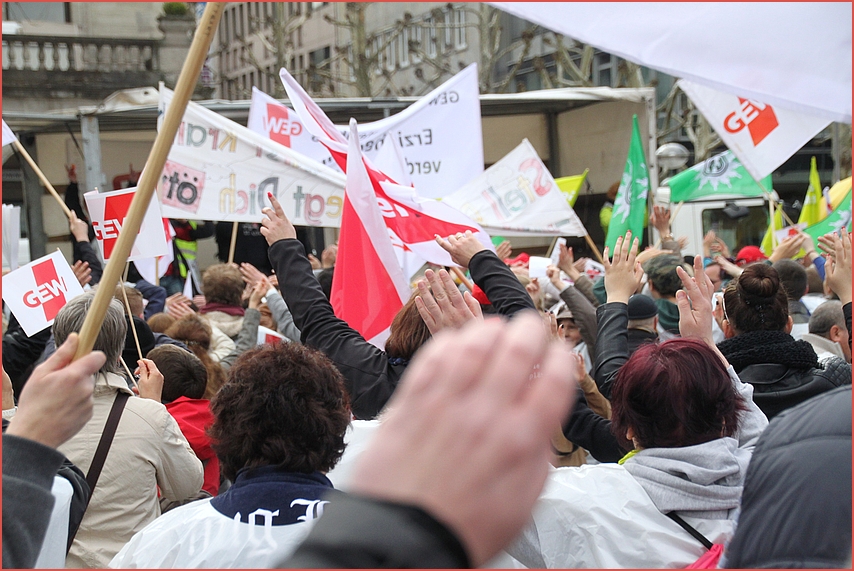 VERDI HAPPY +5Fotos Warnstreik Stuttgart 19-03-14 Ü601K