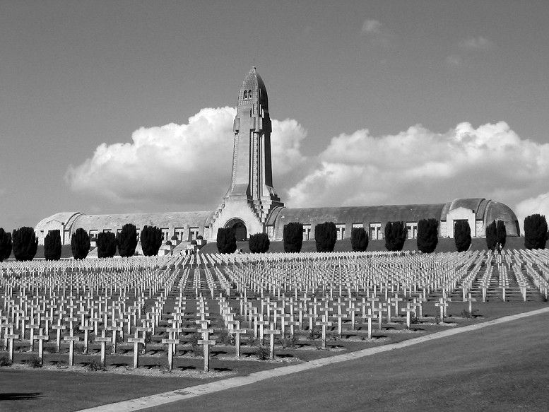Verdun Champs de Bataille - Gebeinehaus