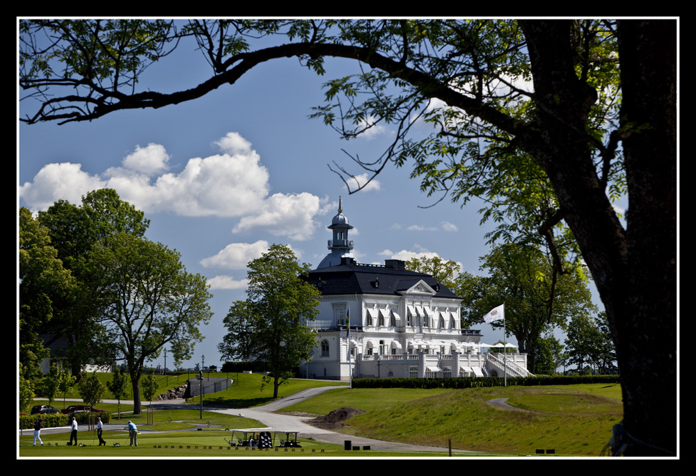 Vereinshaus Bro Hof Slott Golf Club - ( fotografiert von öffentlichem Grund aus )