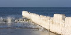 Vereiste Buhnen am Strand von Kampen/Sylt