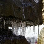 Vereister Brunnen im Duisburger Innenhafen