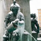 vereister Fischbrunnen, München