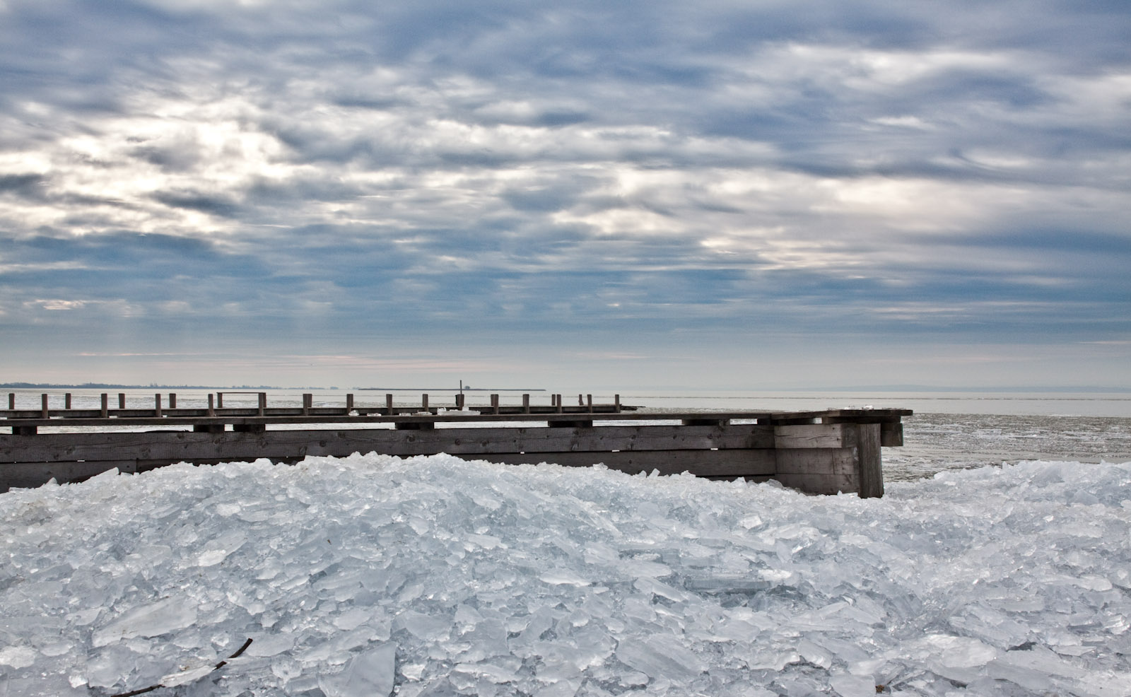 Vereister Steg am Neusiedler See