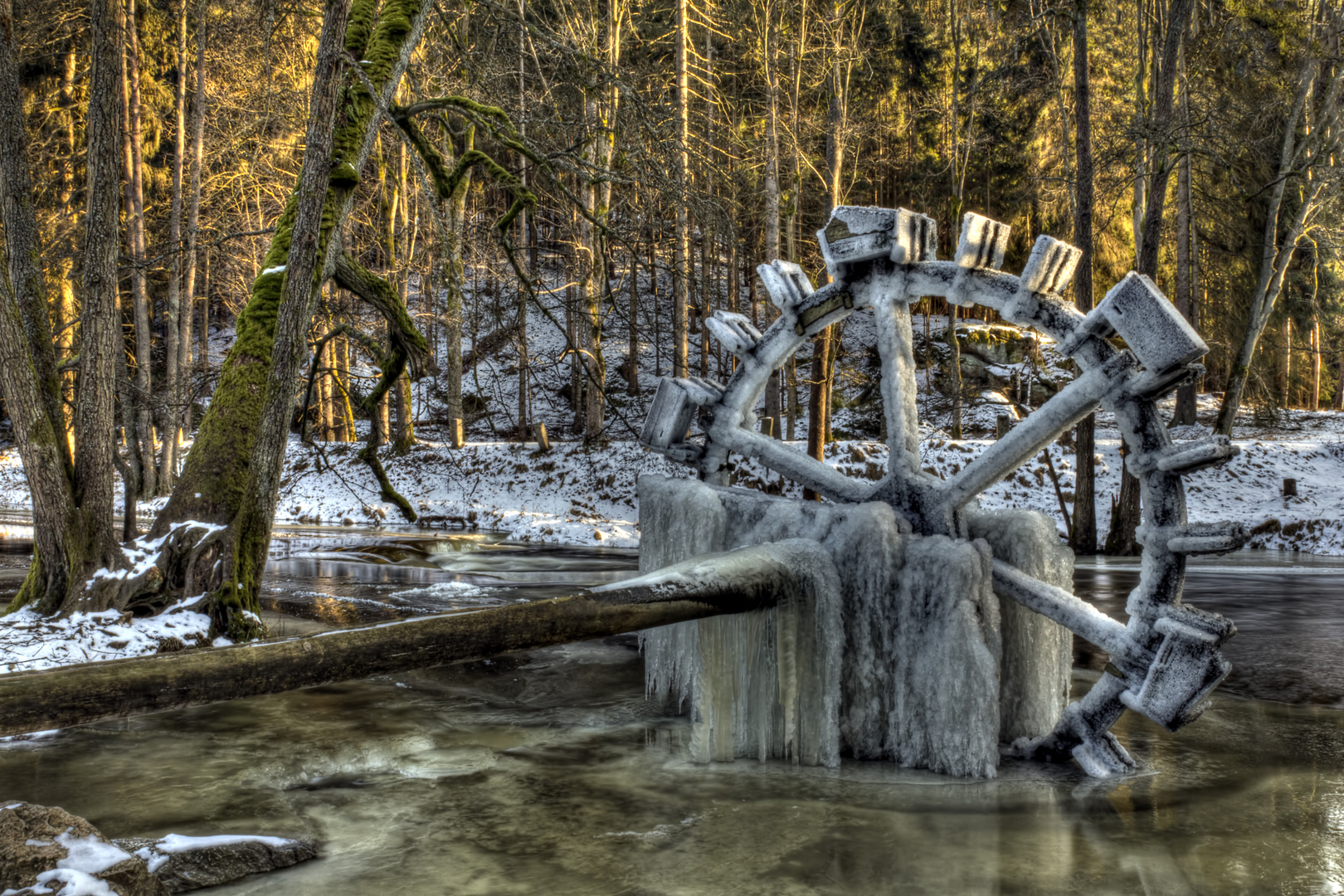 Vereistes Wasserrad - Waldnaabtal