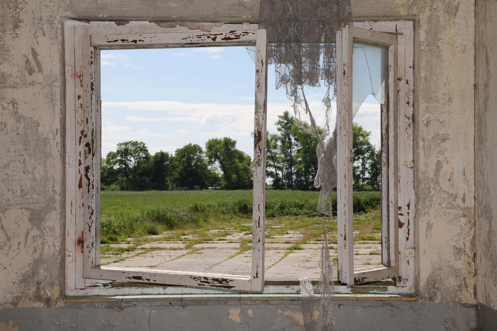 Verfallen / Blick in die Natur