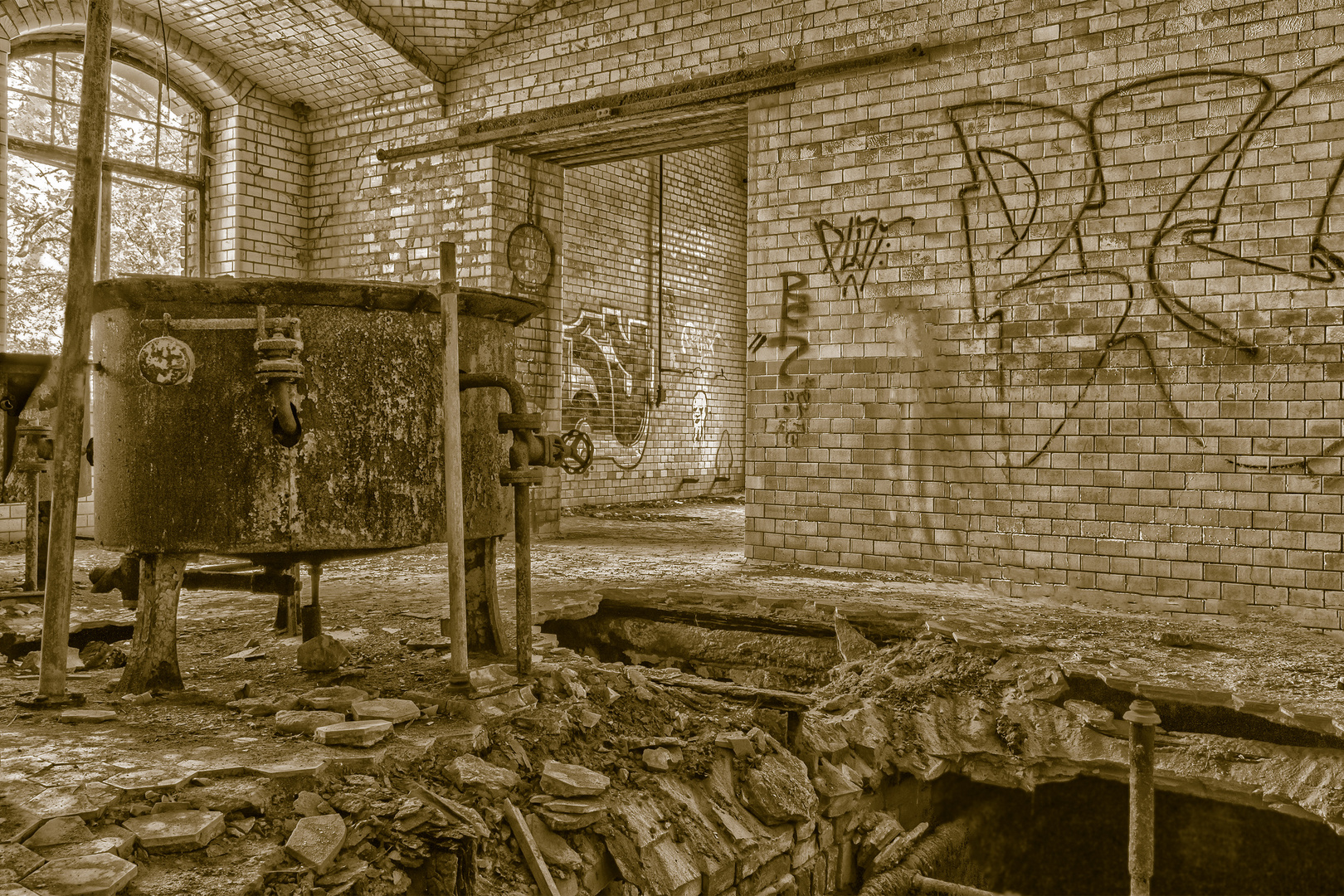 Verfallene Großküche einer ehemaligen Heilstätte