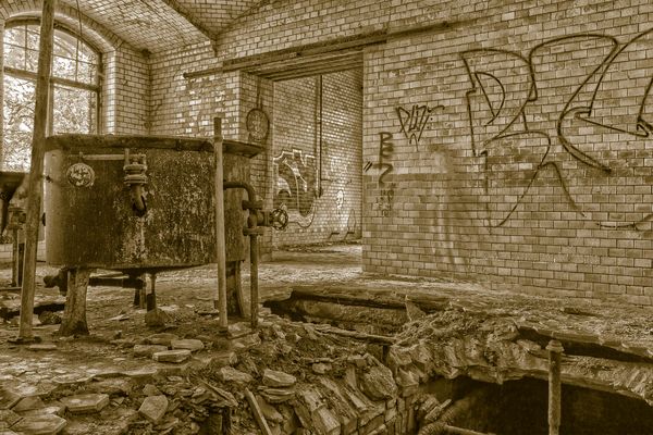 Verfallene Großküche einer ehemaligen Heilstätte