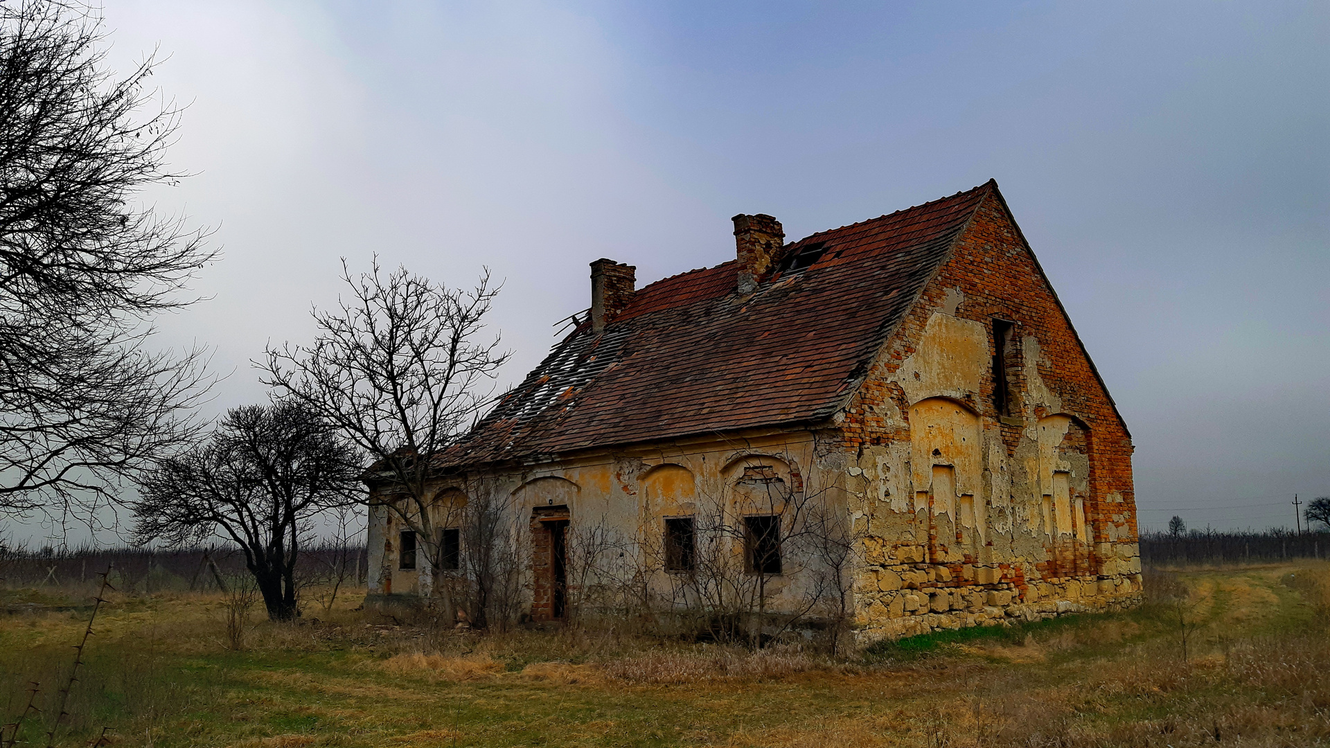 verfallenes Bauernhaus