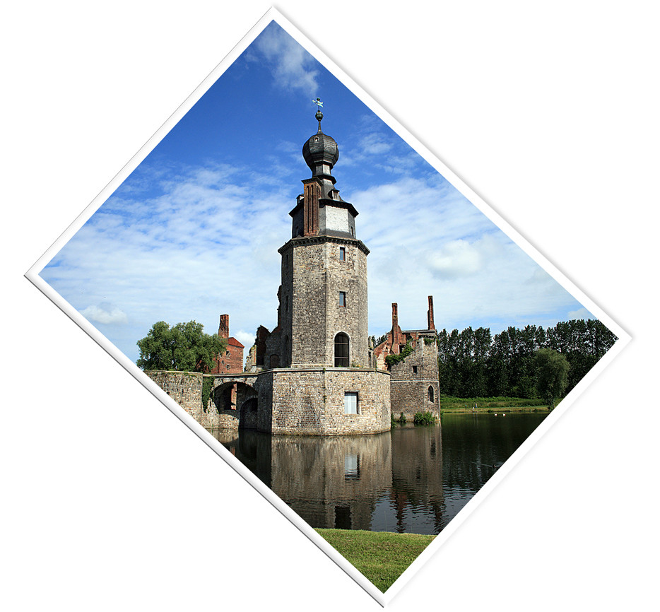 verfallenes Wasserschloss in der Nähe von Strepy Thieu/ Belgien II