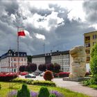 Verfassungsplatz, Verwaltung und Denkmal