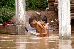 verflixt, wo sind jetzt die tabletten hingekommen ? , südlaos 2010