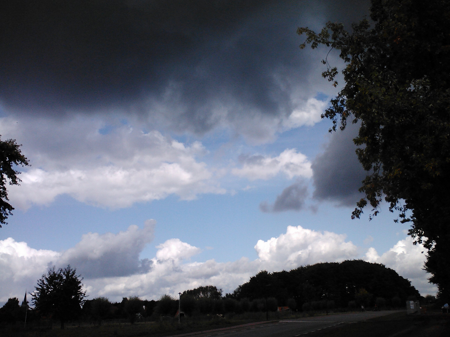 Verfolgt von Wolken