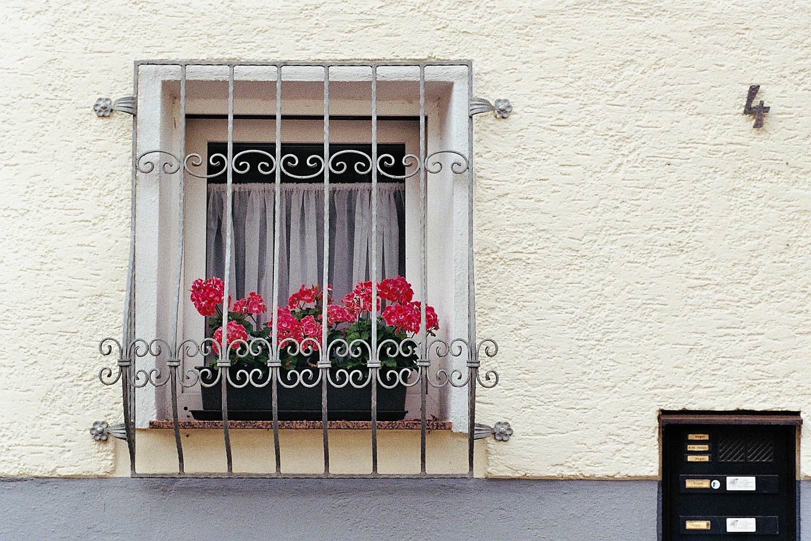 vergitterter Fensterschmuck