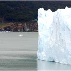 Vergleich- Perito Moreno Gletscher mit Touri-Boot