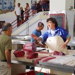 Verhandlungen über den "Sonntagsbraten" in der Markthalle von Funchal