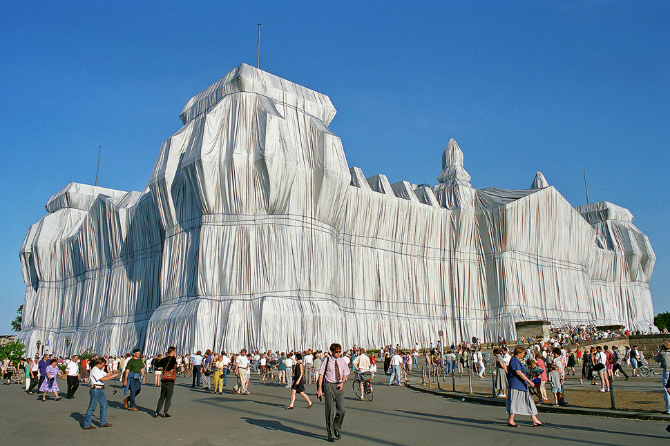 - Verhüllter Reichstag, Berlin 1995 -