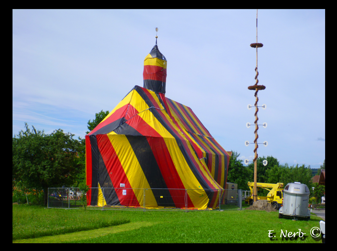 Verhüllung -"EM-Kapelle" in Itzlings (Allgäu)