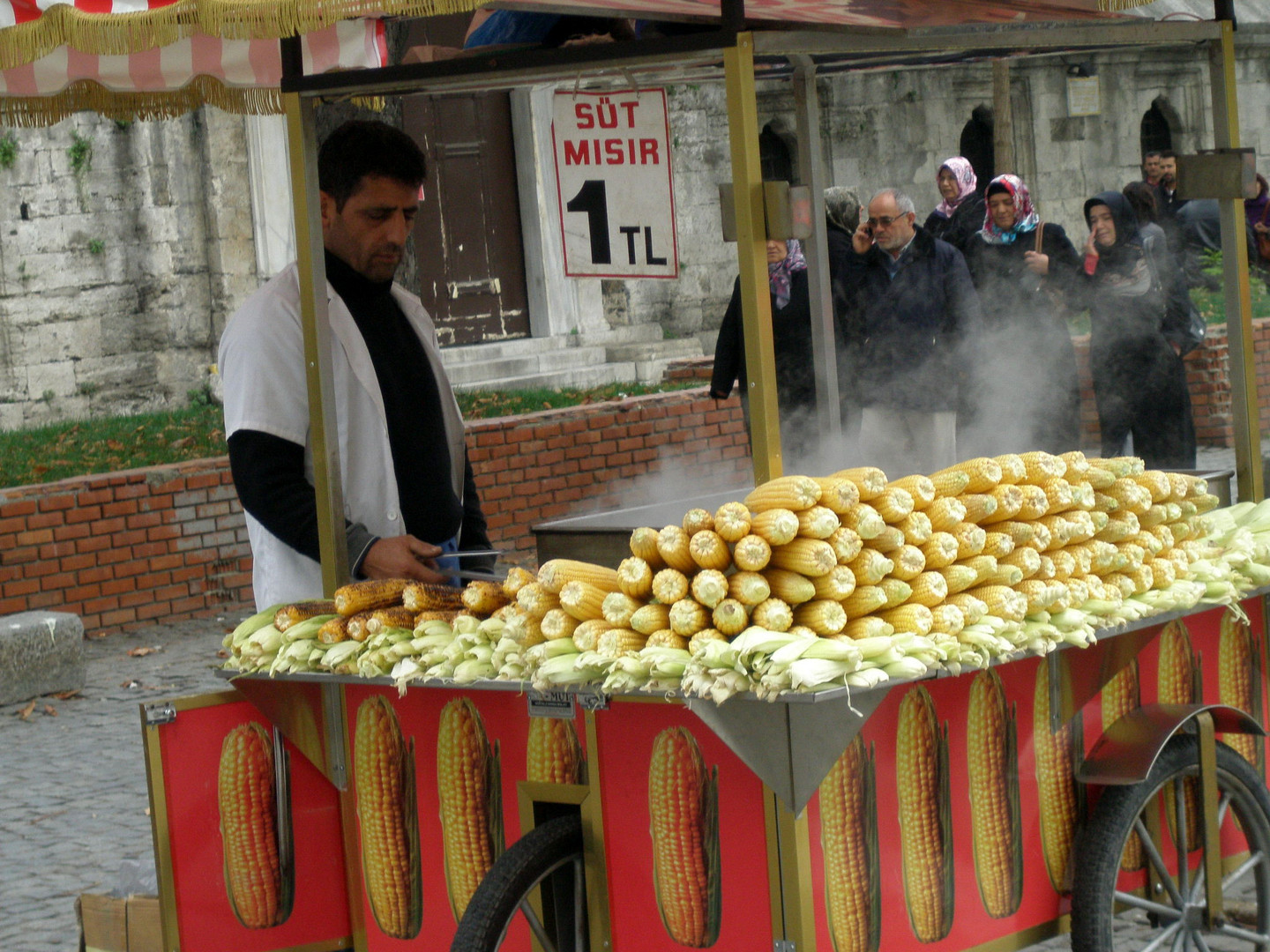 Verkäufer für geröstete Maiskolben in Istanbul