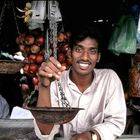 Verkäufer mit Wage in Colombo, Sri Lanka