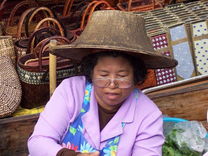 "Verkäuferin" auf den schwimmenden Märkten in Bangkok