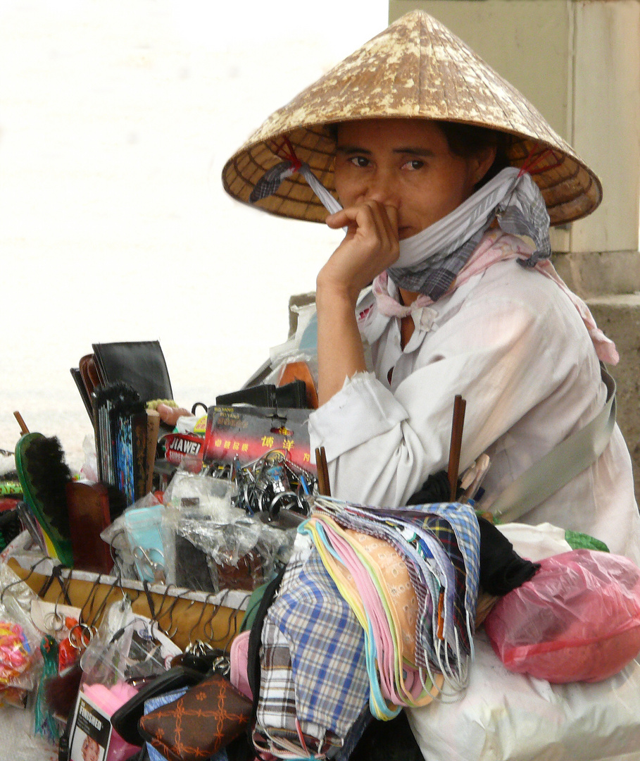Verkäuferin in Hanoi